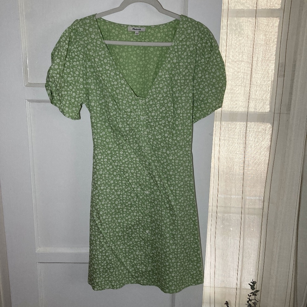 Madewell V-neck Ditsy Daze button-front mini dress 💚